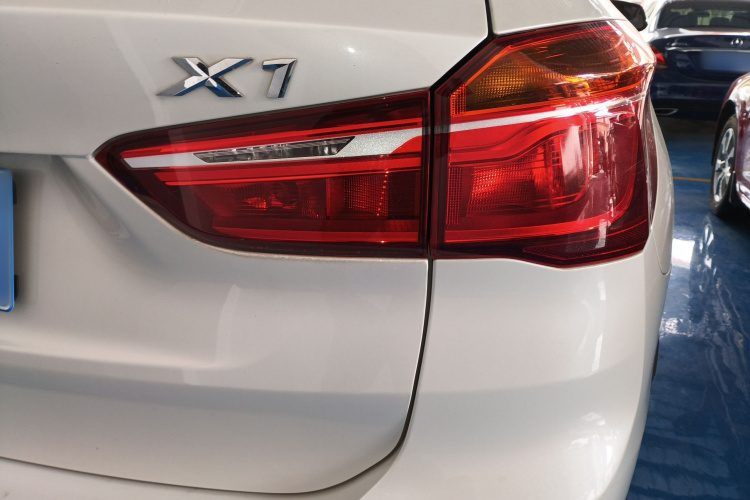 宝马X1 2016款 sDrive18Li 时尚型车身外观6006