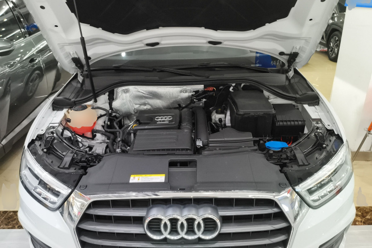 奥迪Q3 2018款 30周年年型 30 TFSI 时尚型机舱底盘24