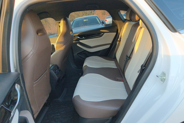 比亚迪 秦PLUS 2024款 荣耀版 DM-i 55KM领先型中控内饰21