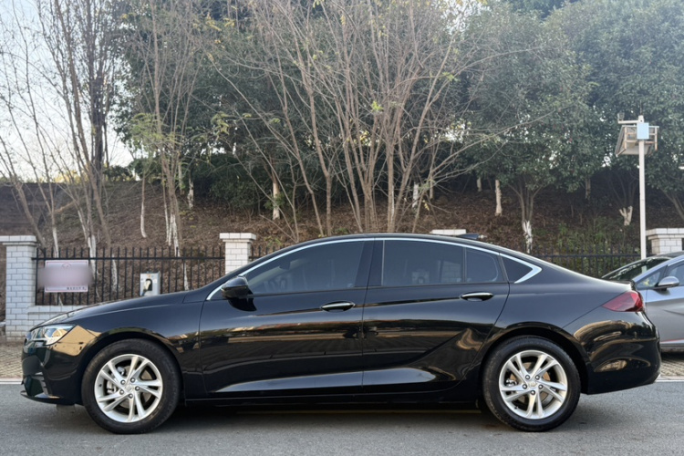 别克 君威 2023款 552T 智享型车身外观6005