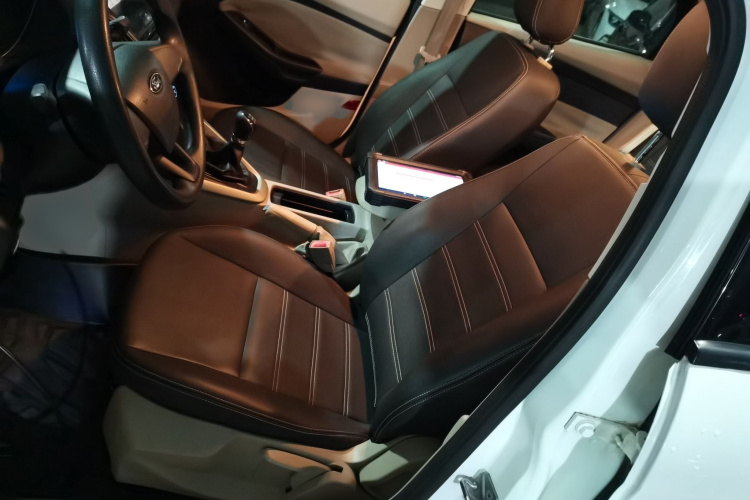 福特 福克斯 2017款 三厢 1.6L 手动舒适型智行版局部细节19