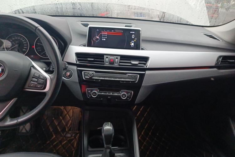 宝马X1 2016款 sDrive18Li 时尚型中控内饰16
