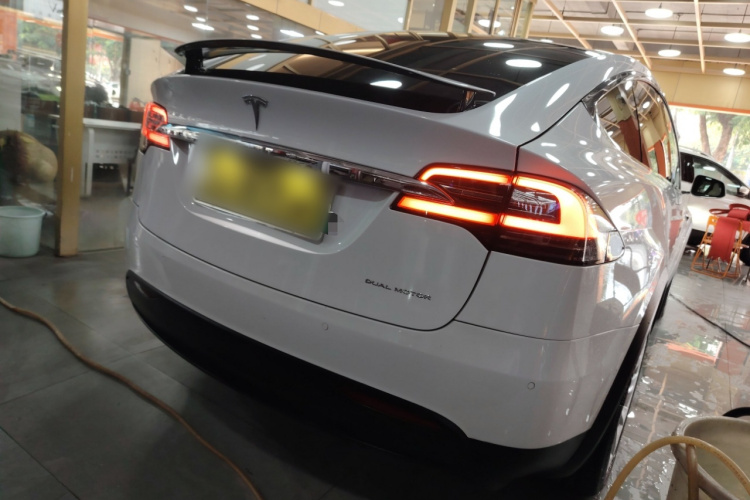 特斯拉 Model X 2019款 长续航版车身外观7