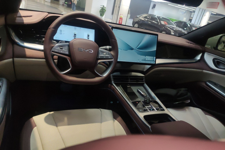 比亚迪 海豹07 DM-i 2025款 智驾版 DM-i 1.5L 125km 尊贵型中控内饰12