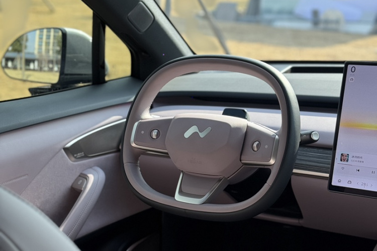 乐道L60 2024款 85kWh 后驱版中控内饰7004