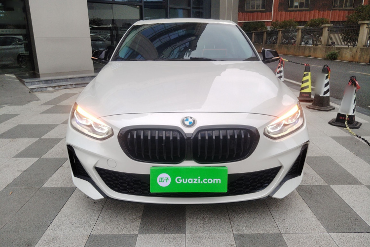 宝马1系 2022款 120i M运动曜夜版车身外观6001