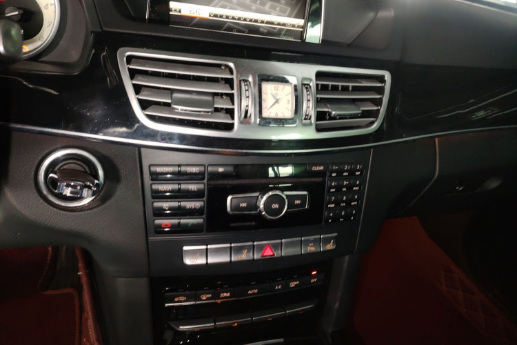 奔驰E级 2014款 E 300 L 运动型局部细节16