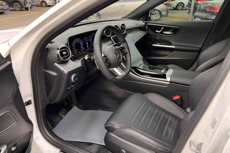 奔驰C级 2022款 C 200 L 运动版中控内饰7002