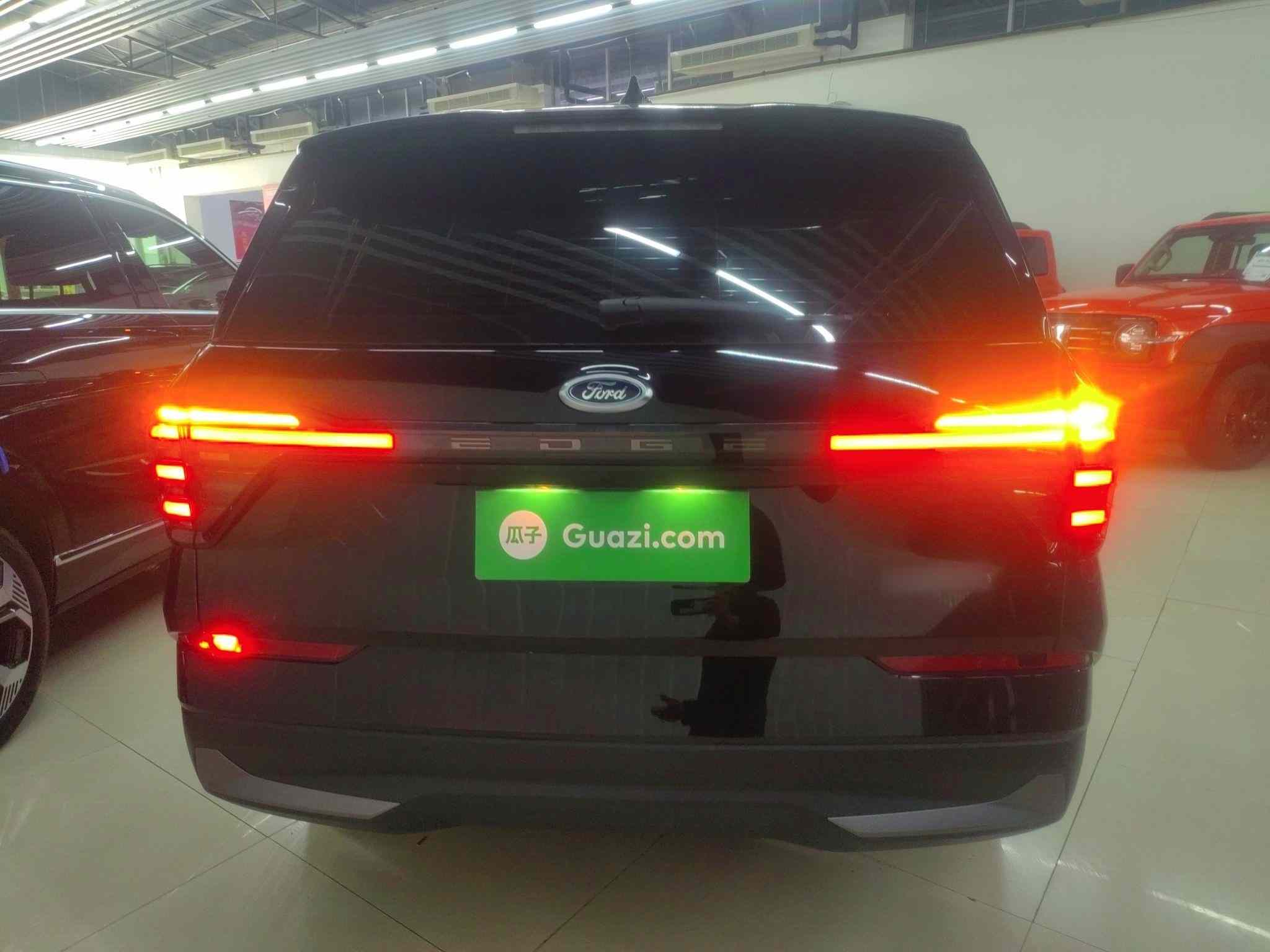 福特 2025款 锐界L 2.0T EcoBoost 两驱七座时尚型(3)