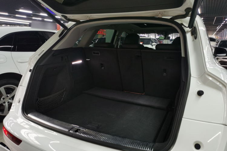 奥迪Q5L 2020款 改款 40 TFSI 荣享进取型机舱底盘23