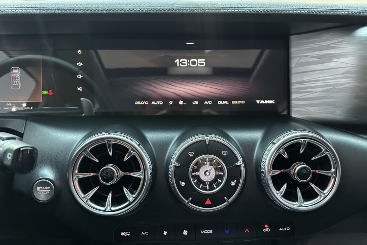 坦克300 2023款 越野版 2.0T 征服者中控内饰7002