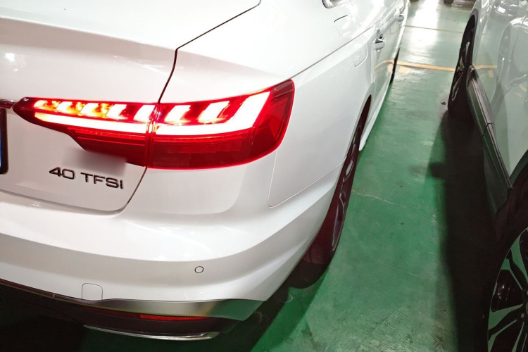 奥迪A4L 2022款 40 TFSI 时尚动感型车身外观9