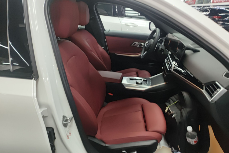 宝马3系 2024款 325i M运动曜夜套装局部细节41