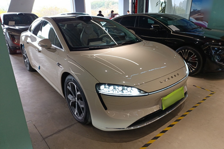 鸿蒙智行 智界S7 2025款 855km Max车身外观3