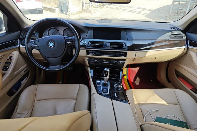 宝马5系 2013款 525Li 豪华型中控内饰12