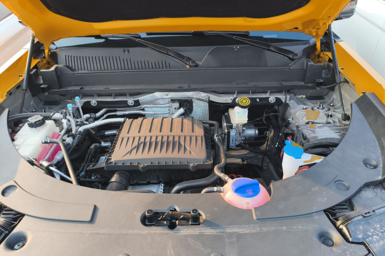 奇瑞 风云X3L 2025款 215远行版机舱底盘24