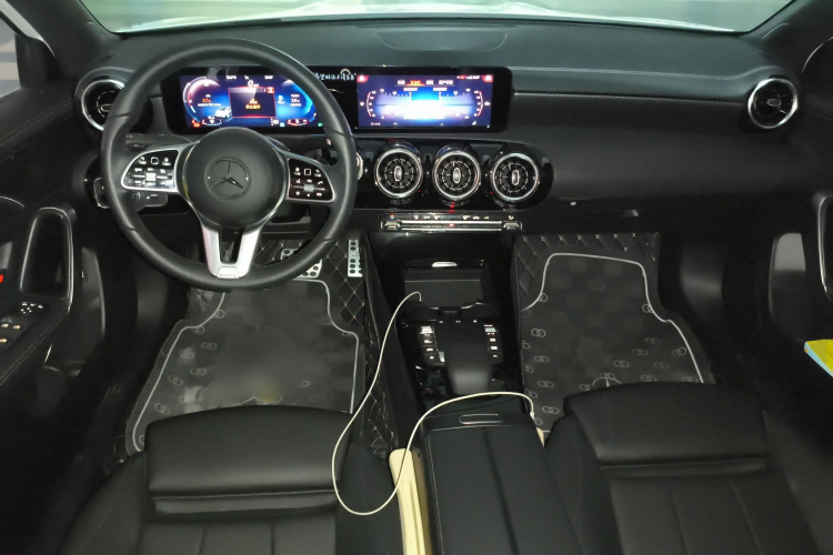 奔驰A级 2021款 A 200 L 运动轿车动感型中控内饰7002
