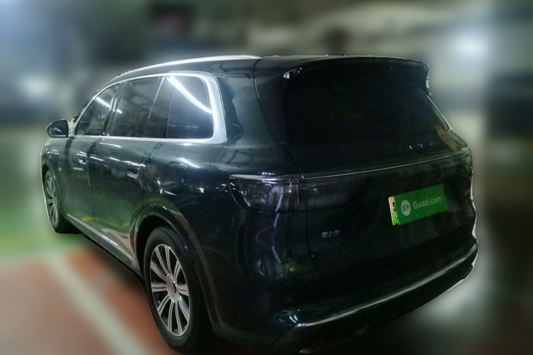 鸿蒙智行 问界M8 2025款 增程 Max版 37kWh 5座版车身外观5