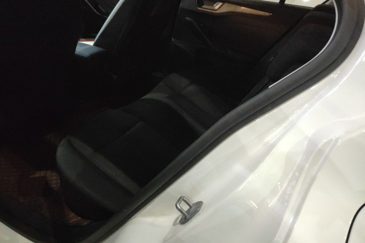 福特 福克斯 2021款 三厢 1.5L 自动锋跃型中控内饰21