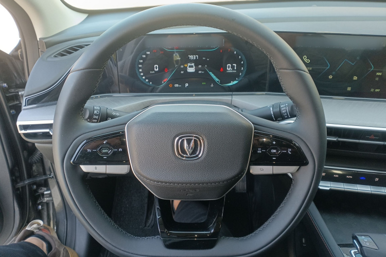 长安 逸动 2025款 PLUS 1.4T 双离合高能版中控内饰13