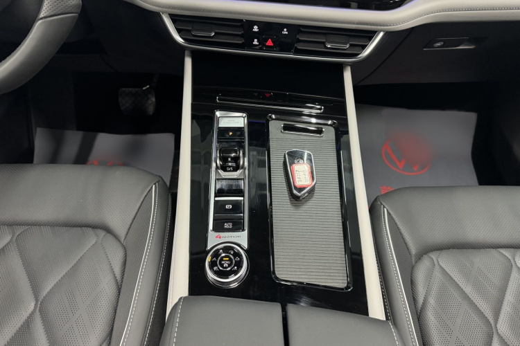 大众 途昂 2025款 380TSI 四驱出众版中控内饰7007