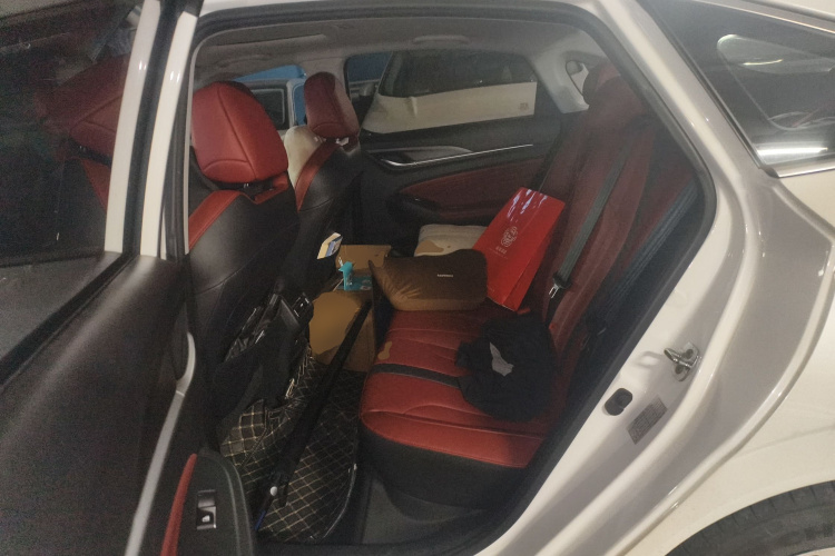 长安 逸动 2021款 PLUS 蓝鲸NE 1.4T GDI DCT尊贵型中控内饰21