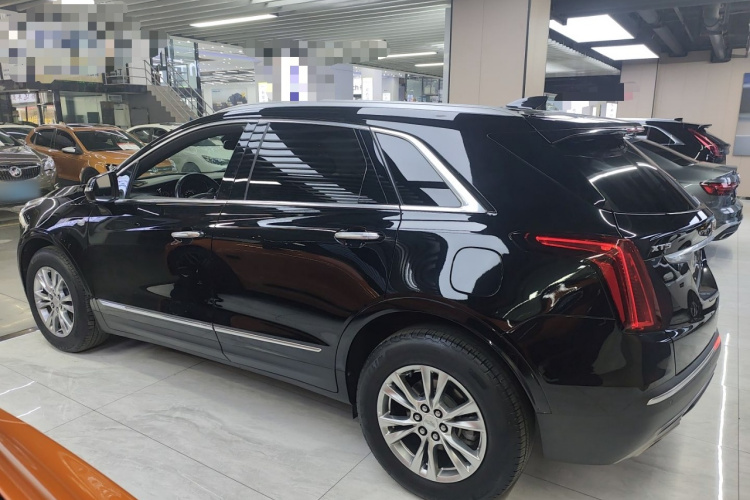 凯迪拉克XT5 2022款 2.0T 两驱豪华型车身外观4