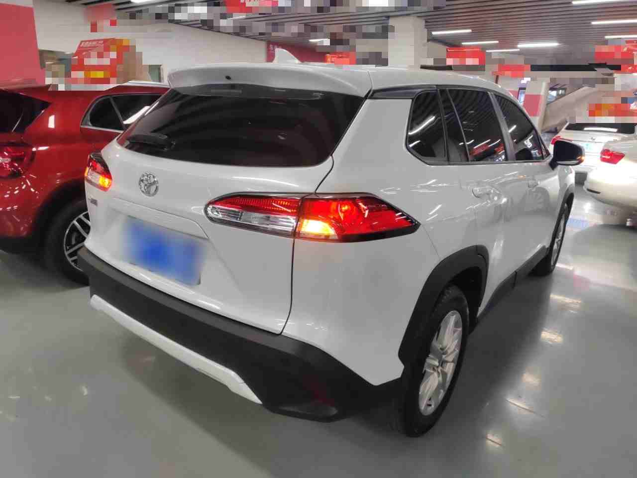 车辆右后45度外观展示