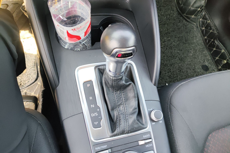 奥迪A3 2018款 30周年年型 Limousine 35 TFSI 进取型局部细节18