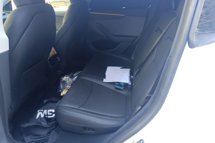 特斯拉 Model Y 2025款 后轮驱动版中控内饰7004