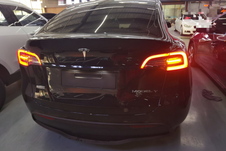 特斯拉 Model Y 2022款 改款 后轮驱动版车身外观6