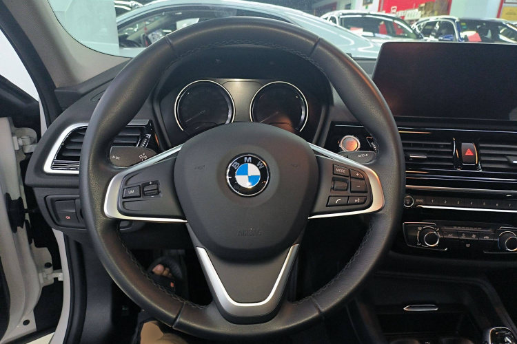 宝马1系 2023款 120i M运动版中控内饰13