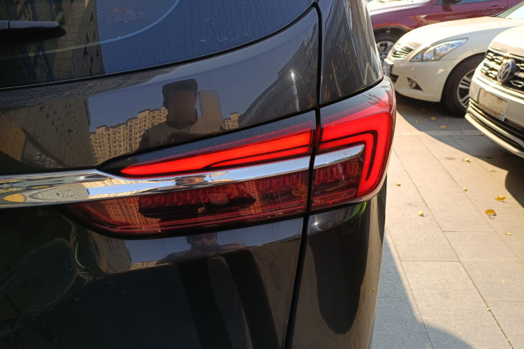 别克GL8 2021款 陆上公务舱 652T 舒适型车身外观6002