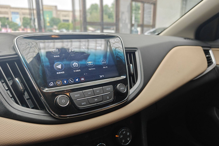 雪佛兰 科鲁泽 2022款 320 自动悦享天窗版中控内饰7004