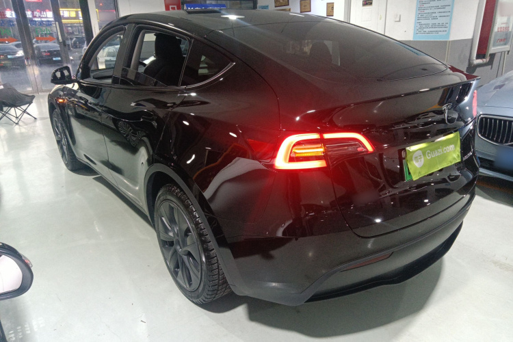 特斯拉 Model Y 2024款 后轮驱动版车身外观4
