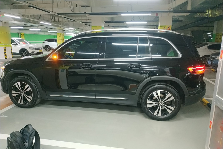 奔驰GLB 2024款 GLB 200 动感型车身外观6003