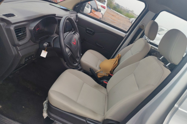 五菱汽车 五菱宏光V 2021款 1.5L劲取版LAR中控内饰19