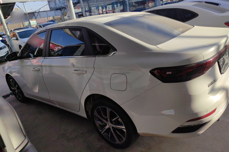 吉利汽车 帝豪 2023款 第4代冠军版 1.5L CVT尊贵型车身外观4