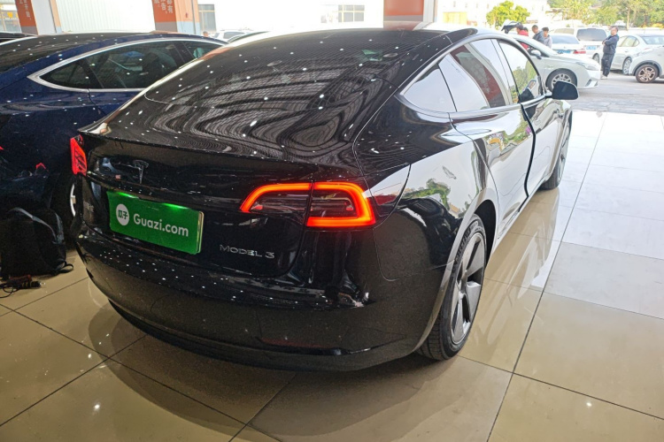 特斯拉 Model 3 2022款 后轮驱动版车身外观7