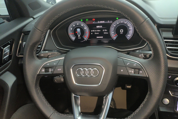 奥迪Q5L 2025款 45周年典藏版 45 TFSI 豪华动感型中控内饰13