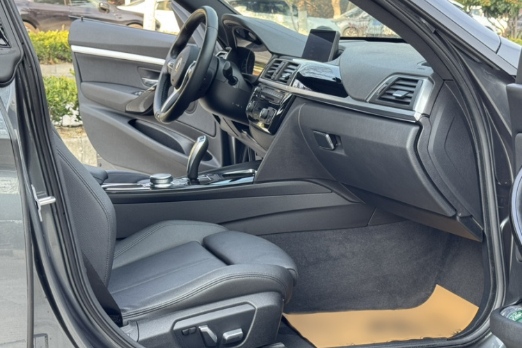 宝马3系GT 2020款 320i M运动套装中控内饰7005