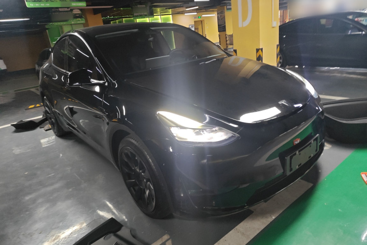 特斯拉 Model Y 2021款 标准续航后驱版车身外观3