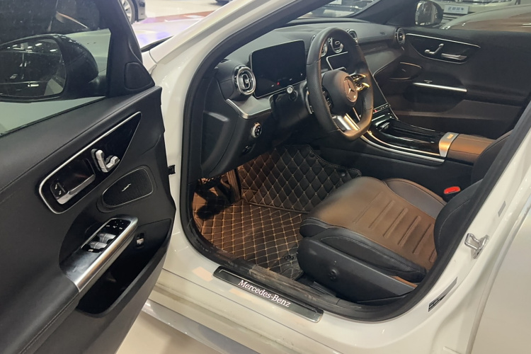 奔驰C级 2022款 改款 C 260 L 运动版中控内饰7002
