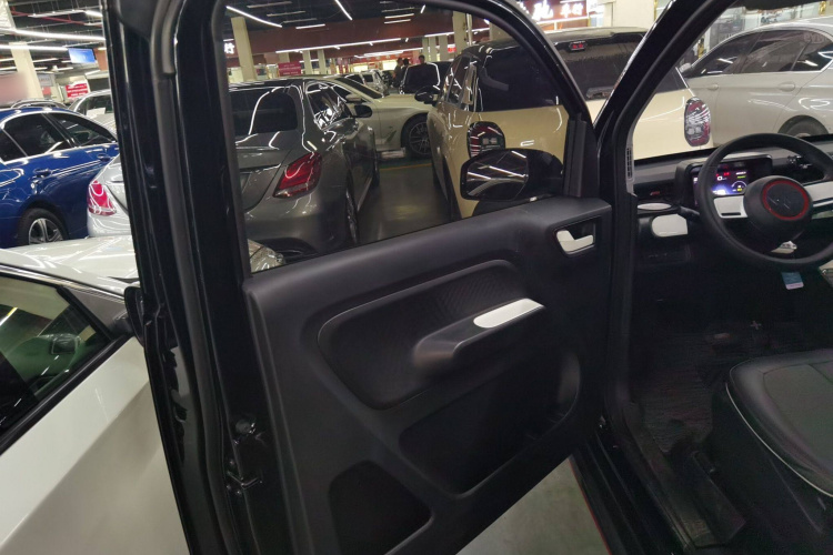 五菱汽车 宏光MINIEV 2022款 GAMEBOY 200km 玩咖款 磷酸铁锂中控内饰7008