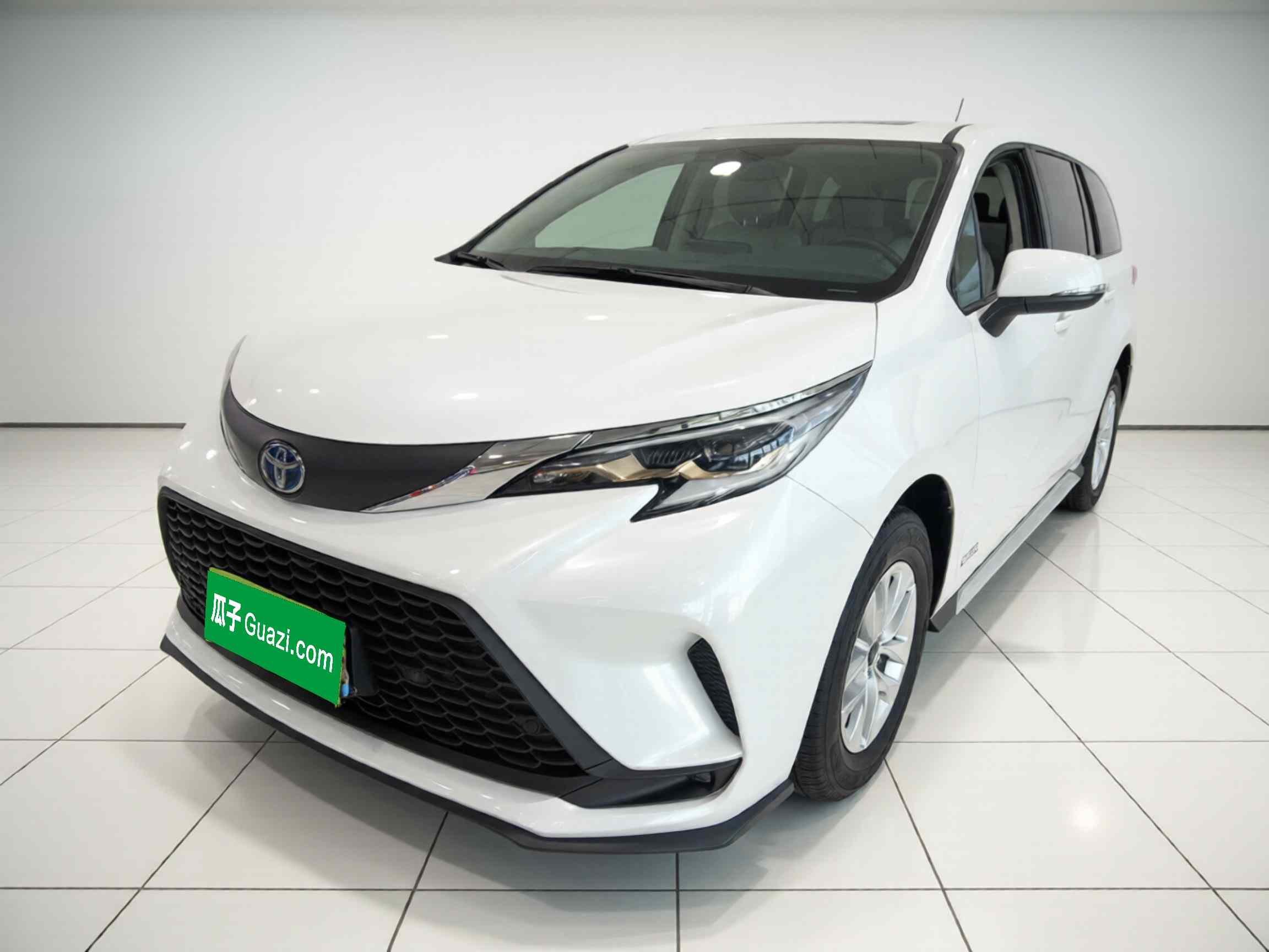 丰田 格瑞维亚 2023款 2.5L混动 舒适版(2)
