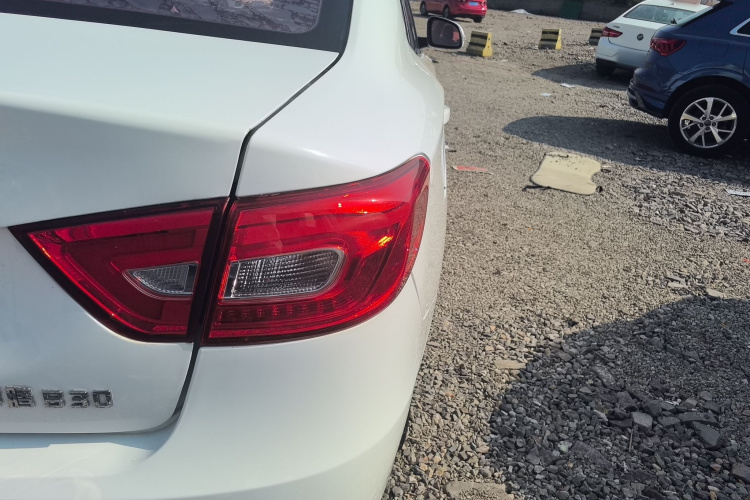 奔腾B30 2017款 1.6L 自动舒适型车身外观9