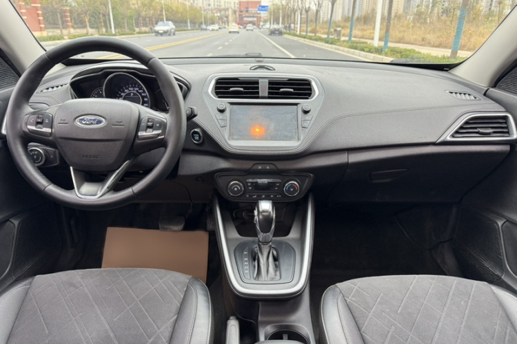 福特 福睿斯 2019款 改款 1.5L 自动悦享型 国VI中控内饰7004