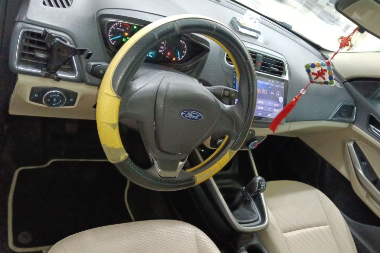 福特 福睿斯 2015款 1.5L 手动舒适型中控内饰12