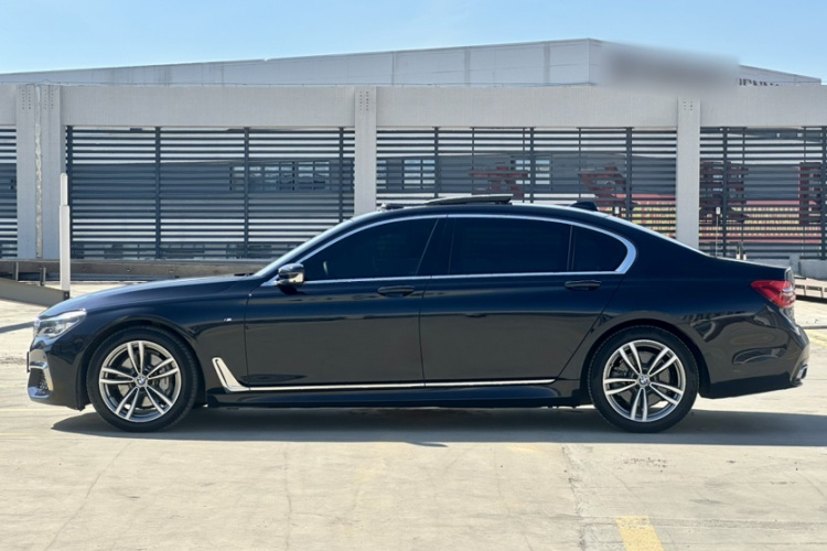 宝马7系 2018款 730Li 尊享型 M运动套装车身外观6002