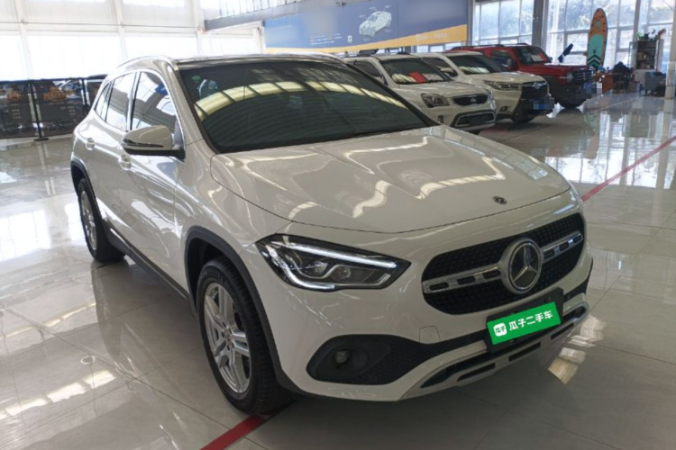 奔驰GLA 2023款 GLA 200车身外观3